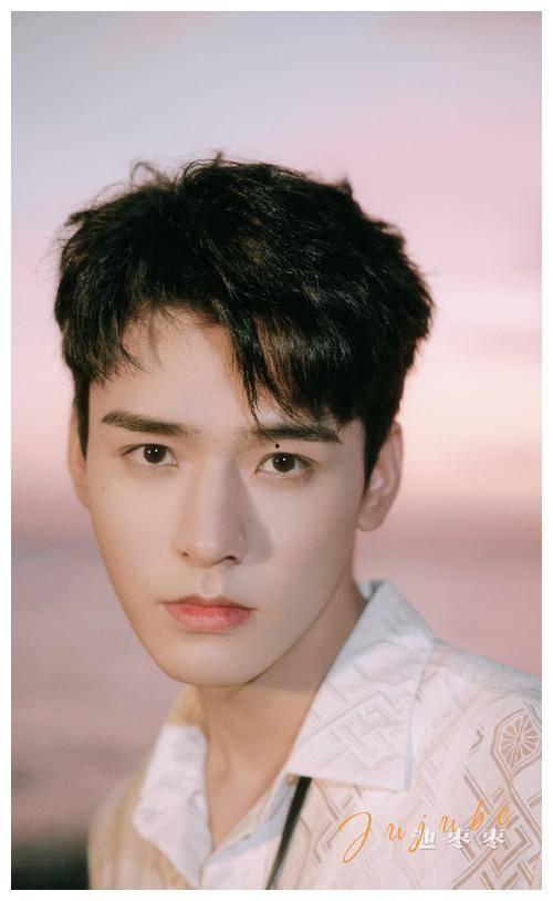 龚俊热巴最新爆料图片高清,甜蜜互动引粉丝热议！”